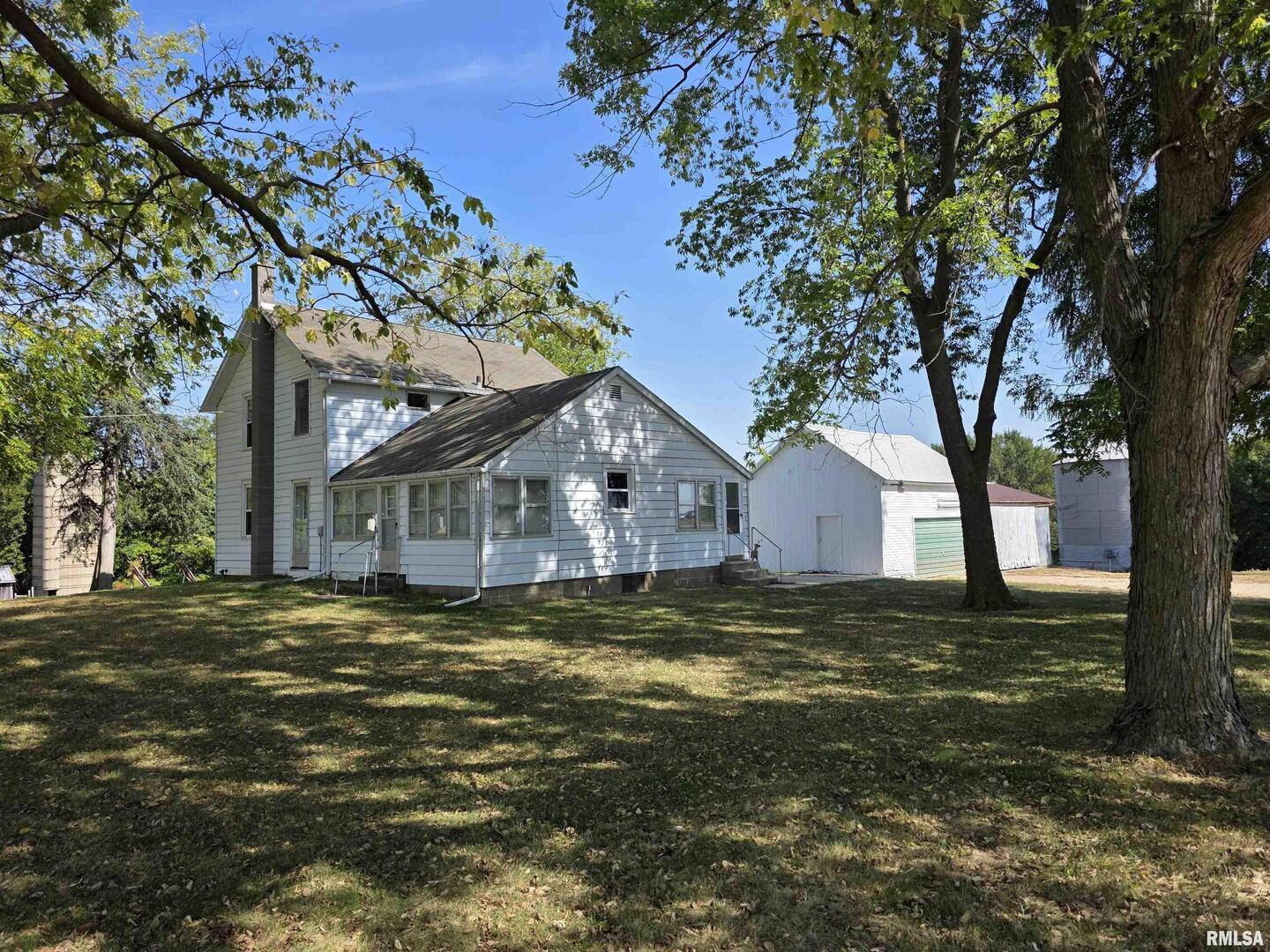 13600 Kennedy Road Fulton, IL 61252 - Photo 29 of 42 a house that has a tree in front of it