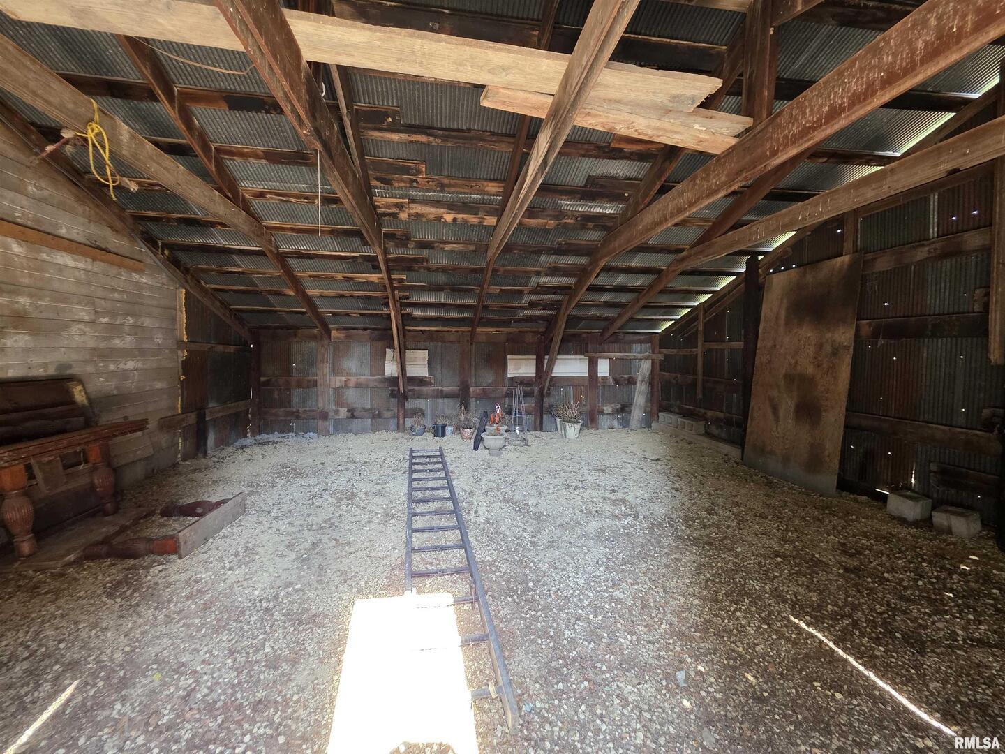 13600 Kennedy Road Fulton, IL 61252 - Photo 37 of 42 a view of a garage