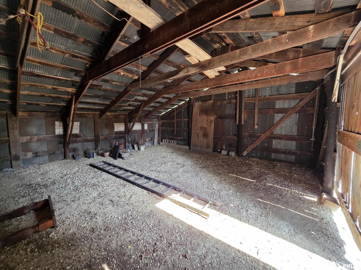13600 Kennedy Road Fulton, IL 61252 - Photo 38 of 42 a view of a garage