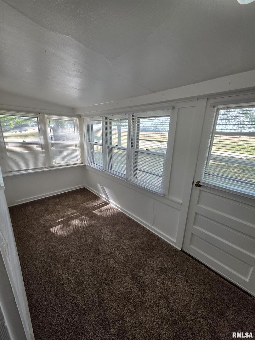 13600 Kennedy Road Fulton, IL 61252 - Photo 4 of 42 an empty room with windows