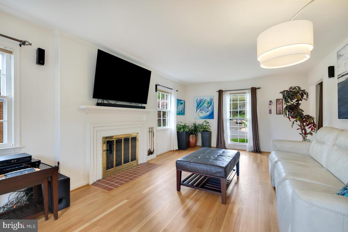 7001 Old Stage Road North Bethesda, MD 20852 - Photo 13 of 33 Family Room