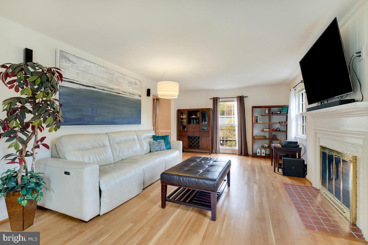7001 Old Stage Road North Bethesda, MD 20852 - Photo 14 of 33 Family Room
