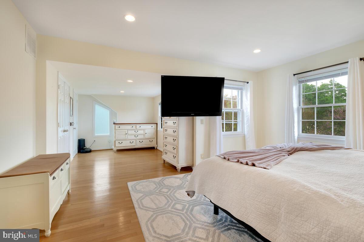 7001 Old Stage Road North Bethesda, MD 20852 - Photo 17 of 33 Primary Bedroom