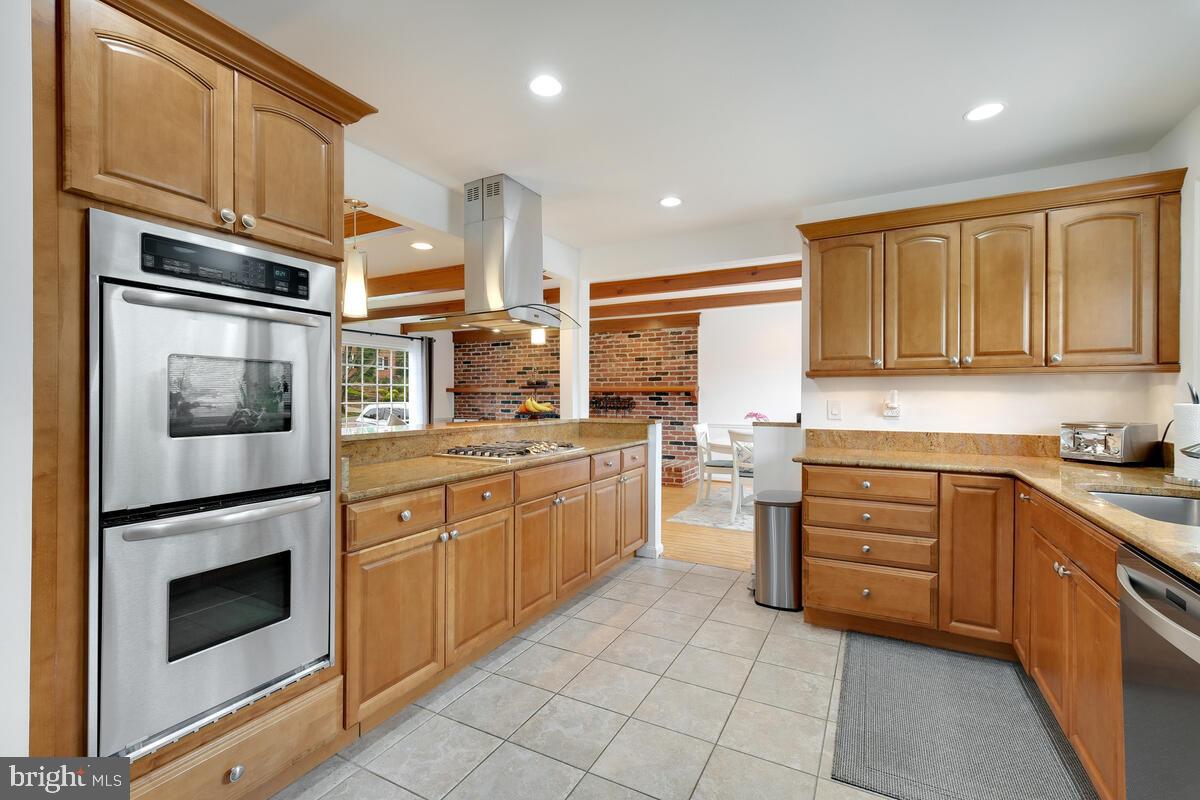 7001 Old Stage Road North Bethesda, MD 20852 - Photo 4 of 33 Gourmet Kitchen