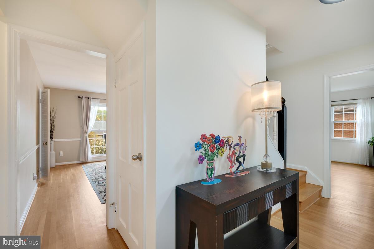 7001 Old Stage Road North Bethesda, MD 20852 - Photo 6 of 33 Foyer