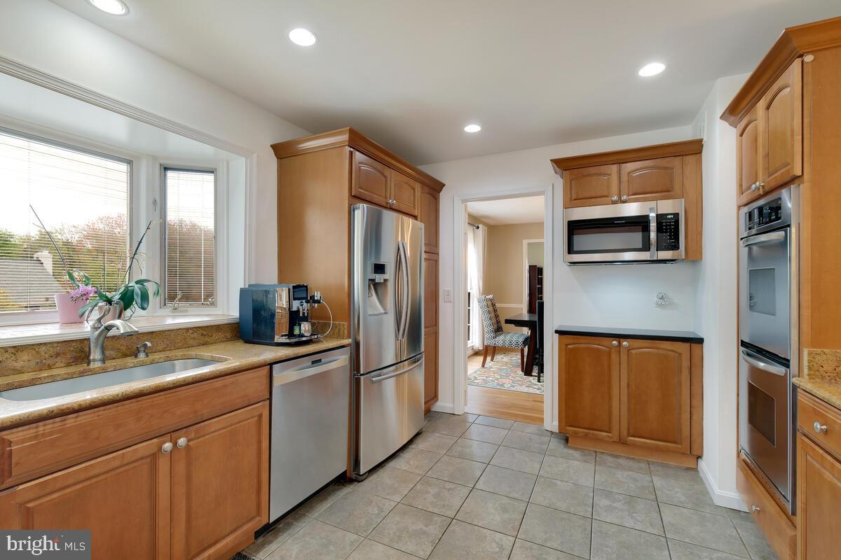 7001 Old Stage Road North Bethesda, MD 20852 - Photo 10 of 33 Gourmet Kitchen