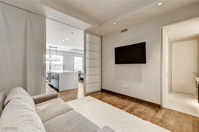 $10,000 | 3750 South Las Vegas Boulevard, Unit 3006, Las Vegas, NV 89158