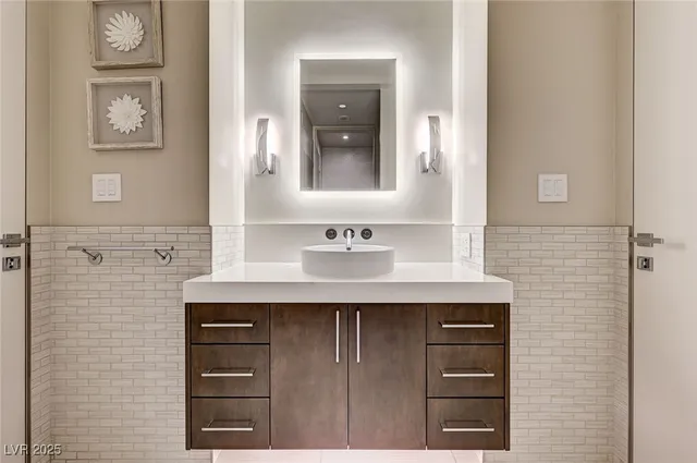 $10,000 | 3750 South Las Vegas Boulevard, Unit 3006, Las Vegas, NV 89158