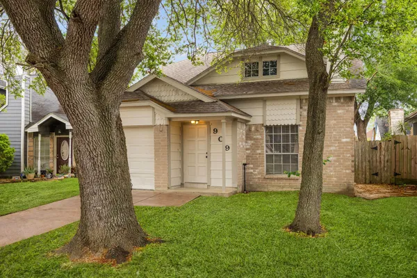 $1,490 | 909 Littleport Lane, Channelview, TX 77530