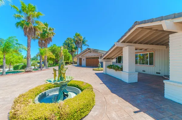 $1,999,990 | 22125 Ranchito Drive, Salinas, CA 93908