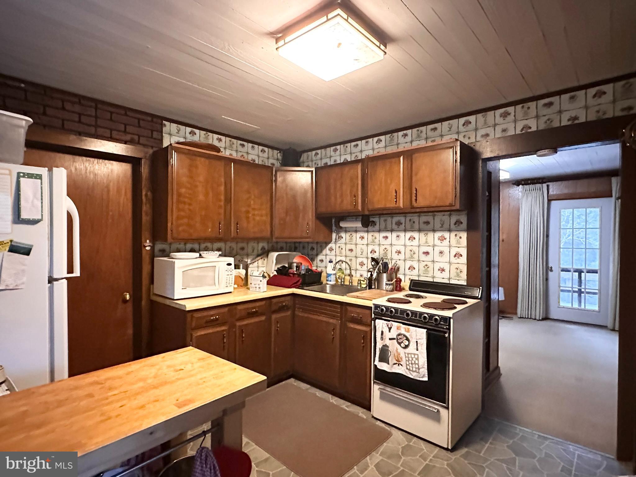 1157 Lakeford Road Terra Alta, WV 26764 - Photo 18 of 33