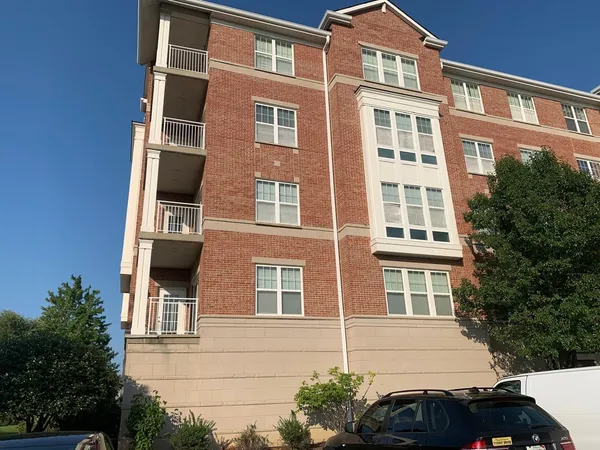 $2,900 | 101 Pointe Drive, Unit 102, Northbrook, IL 60062