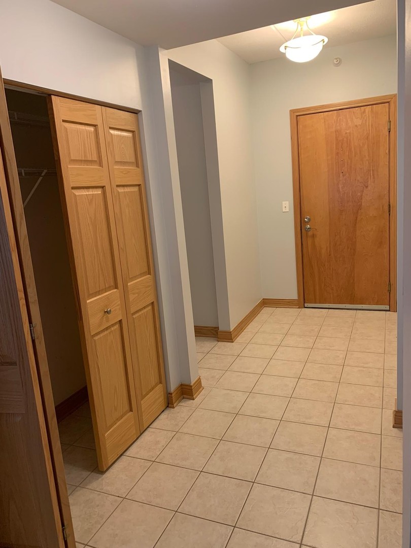 101 Pointe Drive, Unit 102 Northbrook, IL 60062 - Photo 11 of 35