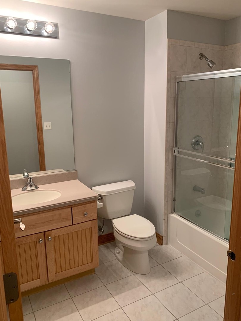 101 Pointe Drive, Unit 102 Northbrook, IL 60062 - Photo 4 of 35