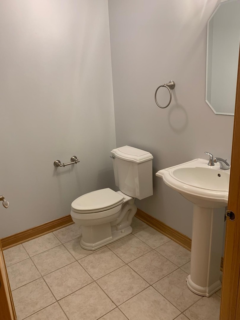 101 Pointe Drive, Unit 102 Northbrook, IL 60062 - Photo 7 of 35