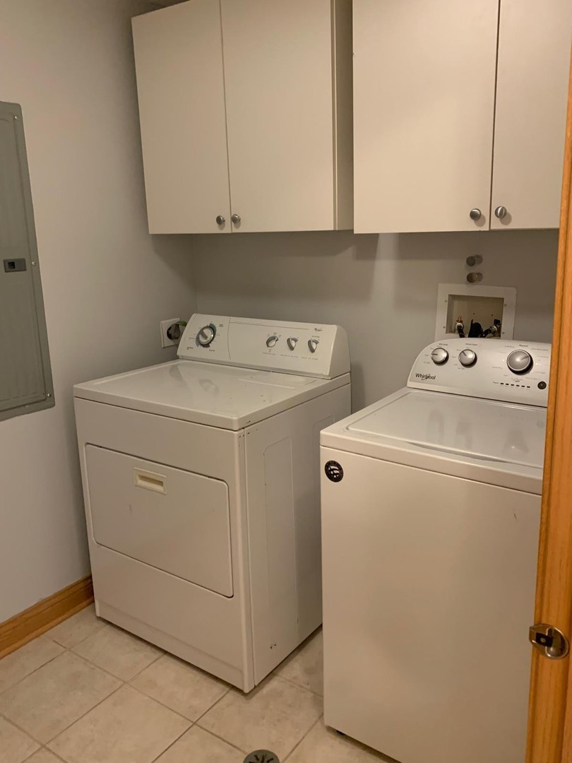 101 Pointe Drive, Unit 102 Northbrook, IL 60062 - Photo 8 of 35