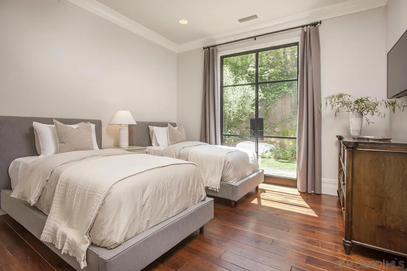 443 11th Street Del Mar, CA 92014 - Photo 28 of 33