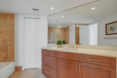 $1,149,000 | 3000 North Ocean Drive, Unit 25C, Singer Island, FL 33404