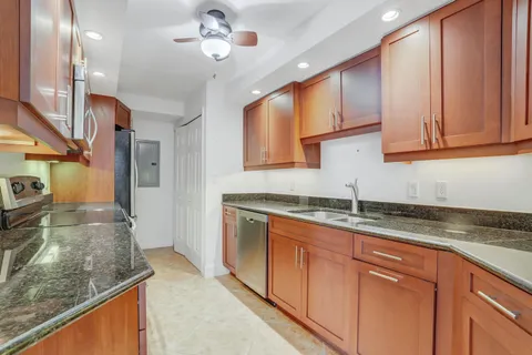 $1,149,000 | 3000 North Ocean Drive, Unit 25C, Singer Island, FL 33404