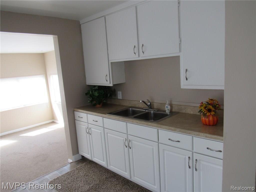21263 Waltham Road Warren, MI 48089 - Photo 10 of 20 IMG_1946.JPG