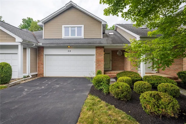 $252,000 | 28 Chasewood Circle, Henrietta, NY 14618