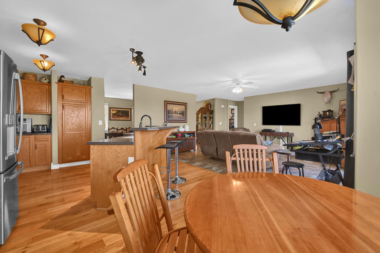 9345 Southwest Old West Road Powell Butte, OR 97753 - Photo 21 of 48 21_nook to living