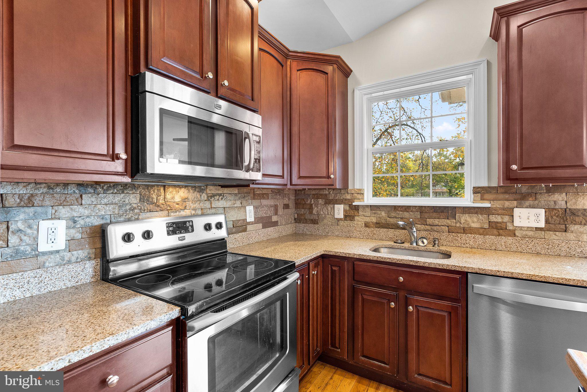 265 Lake Riviera Road Pasadena, MD 21122 - Photo 11 of 37 Granite Countertops