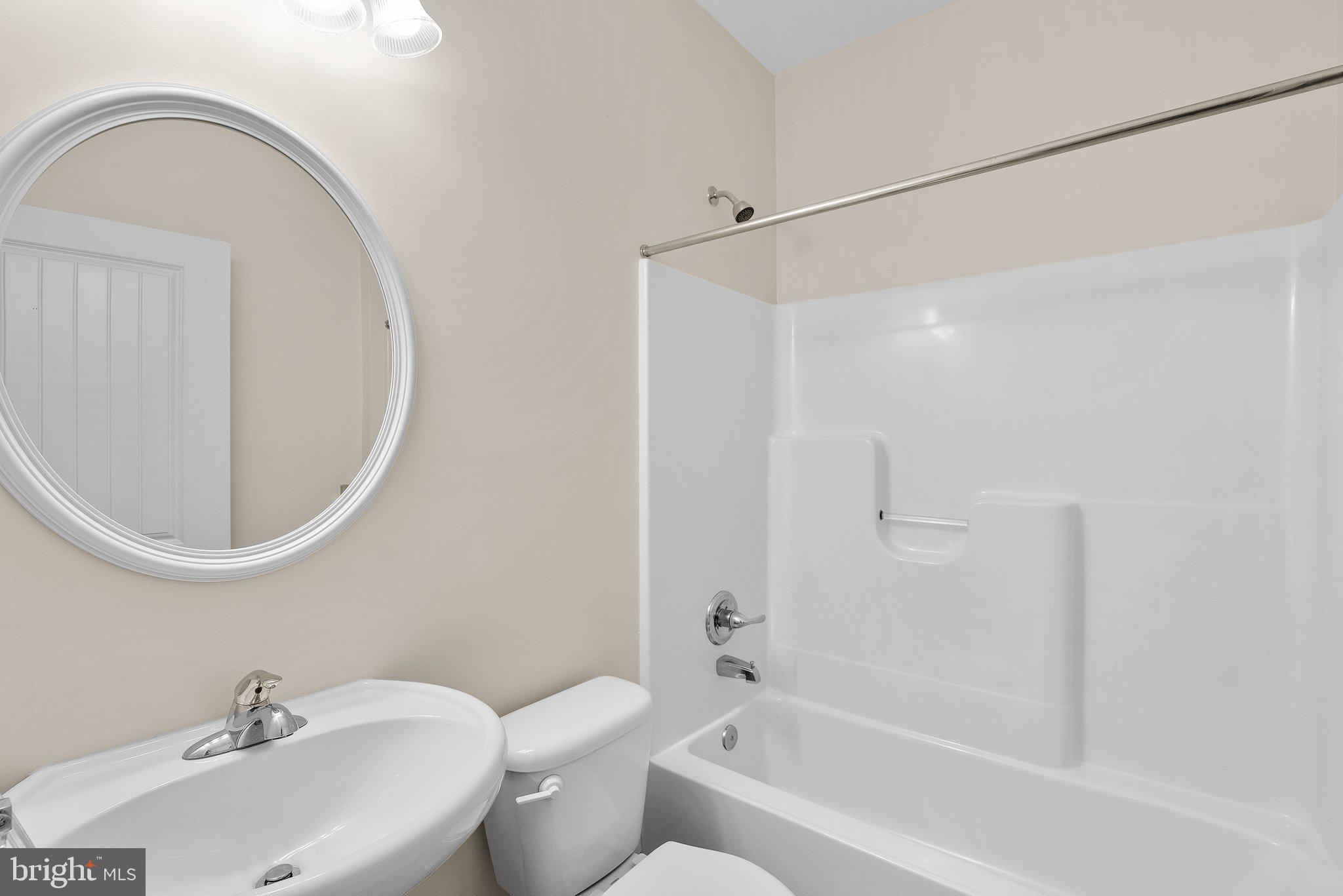 265 Lake Riviera Road Pasadena, MD 21122 - Photo 15 of 37 Full Bathroom