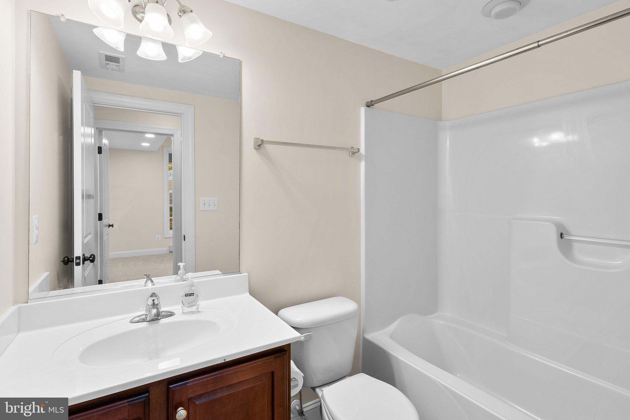 265 Lake Riviera Road Pasadena, MD 21122 - Photo 31 of 37 Full Bathroom at Lower Level
