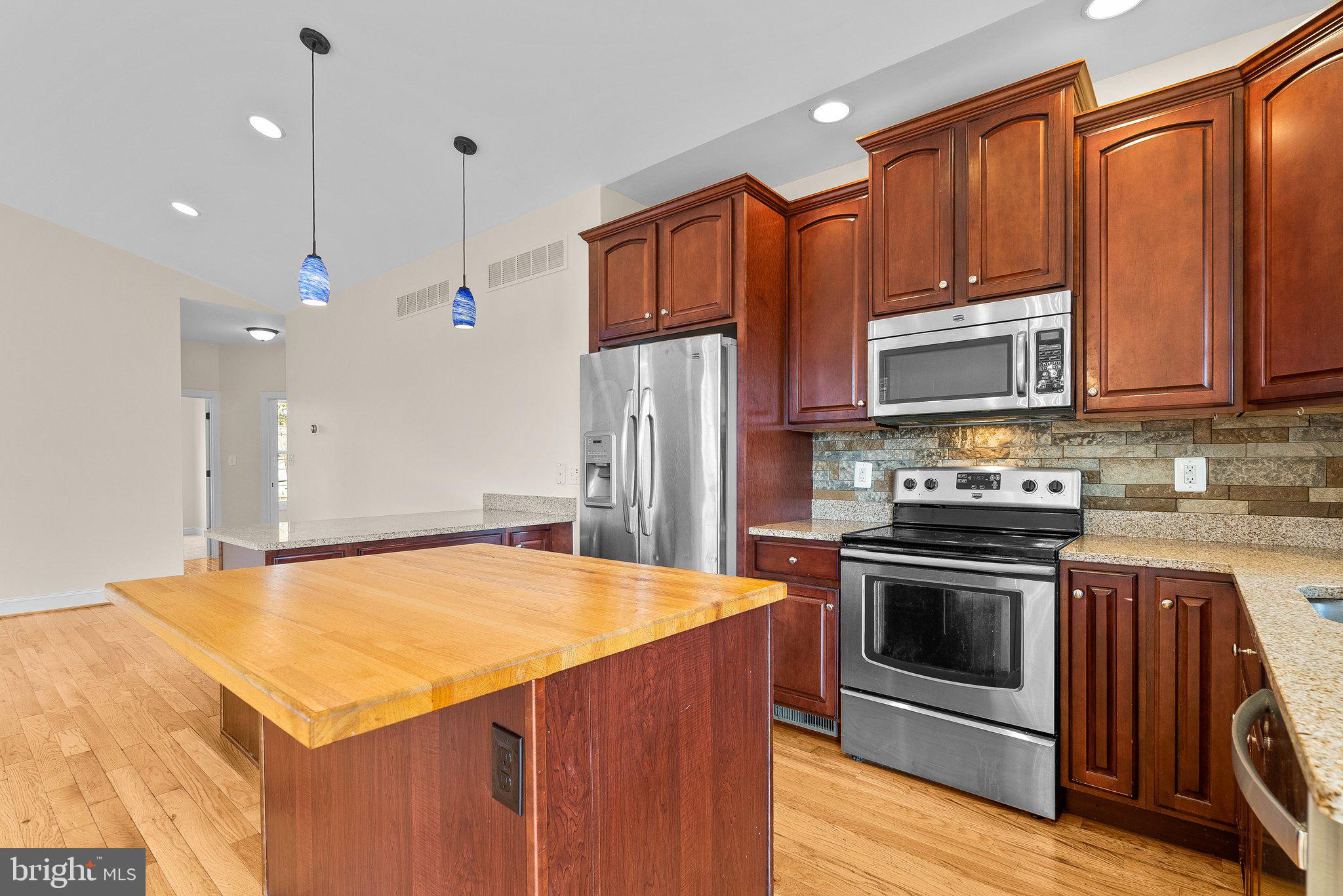 265 Lake Riviera Road Pasadena, MD 21122 - Photo 10 of 37 SS Appliances