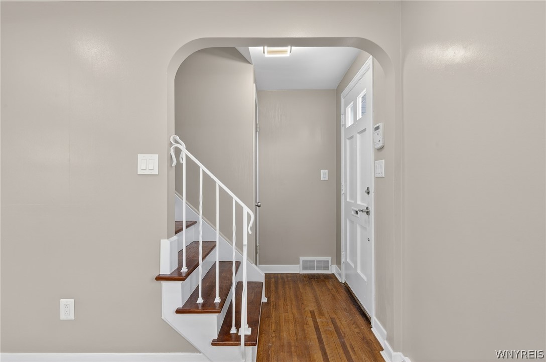121 Southgate Road Cheektowaga, NY 14215 - Photo 8 of 50