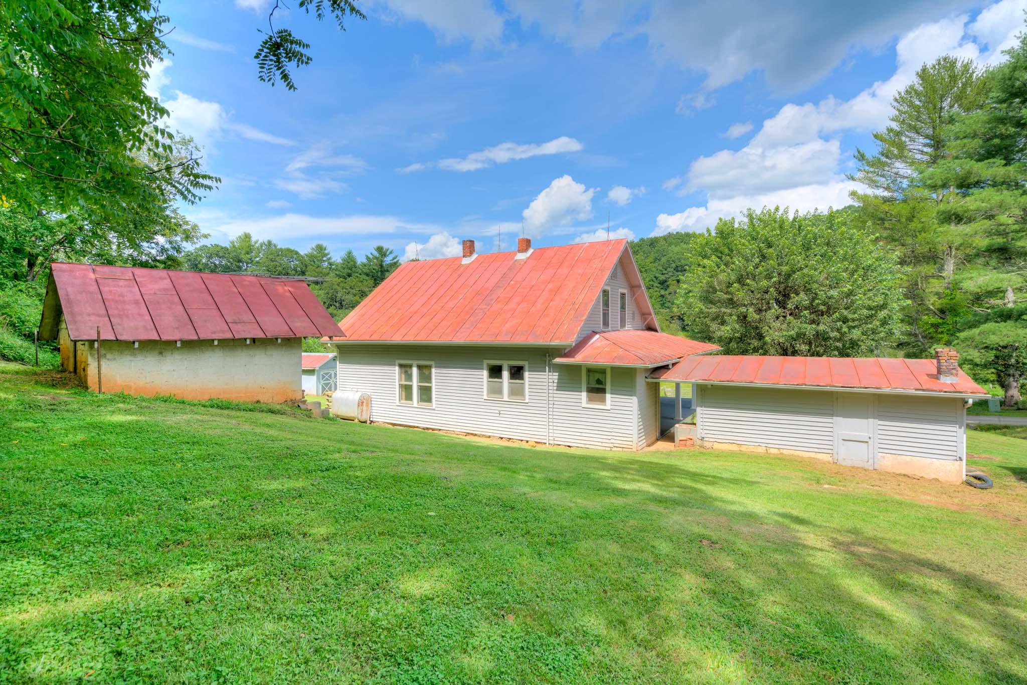 116 Thistle Hill Road Southwest Willis, VA 24380 - Photo 26 of 32 116_ThistleHillRd_Web-27