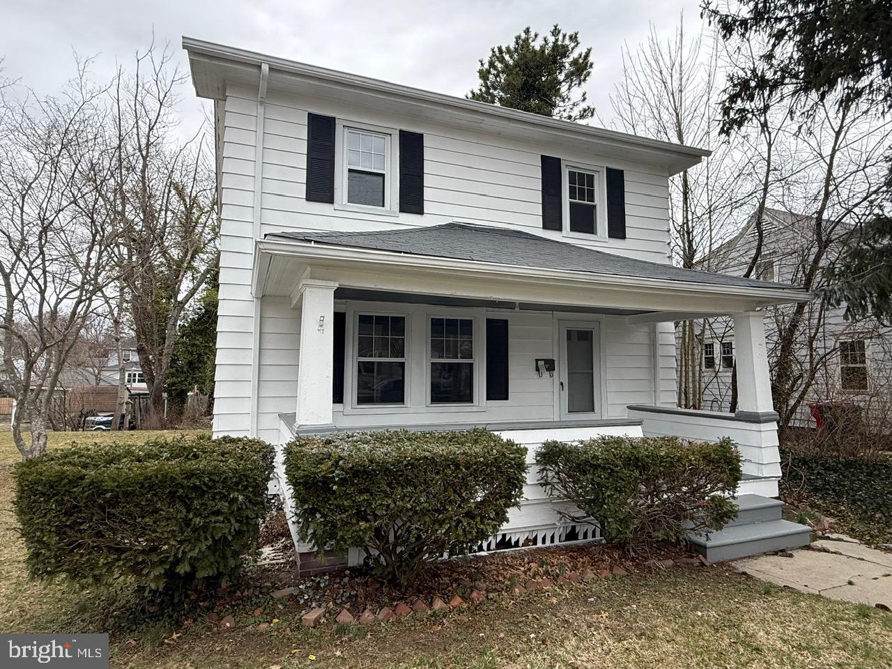 91 Summit Avenue Bridgeton, NJ 08302 - Photo 2 of 20 a front view of a house with a yard