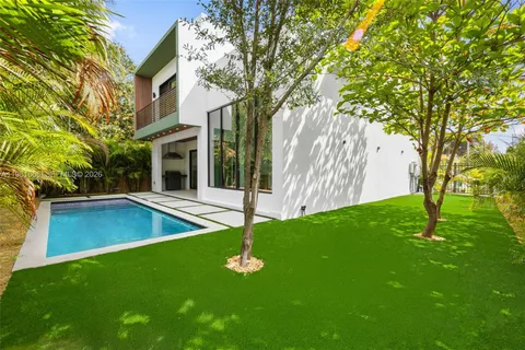 a view of a house with a backyard