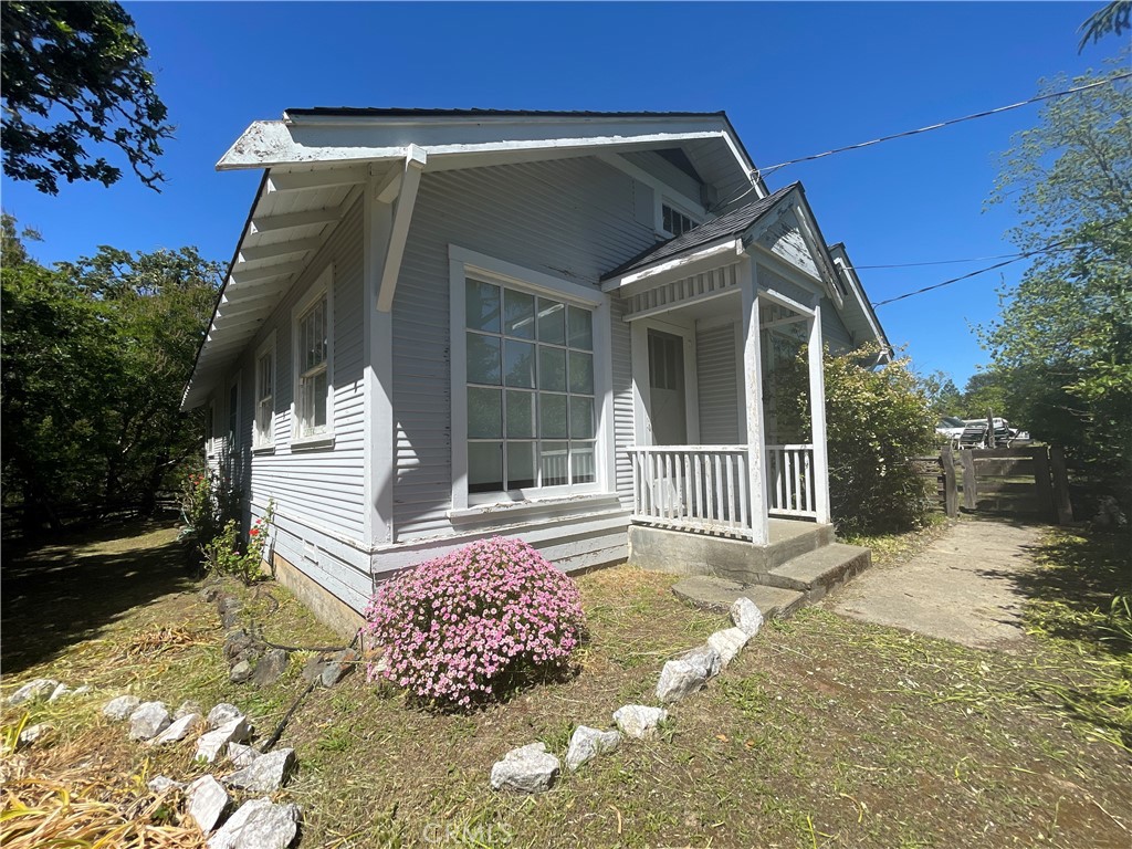 12760 Green Valley Road Sebastopol, CA 95472 - Photo 18 of 48 a front view of a house with a garden