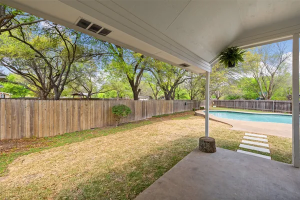 a view of a garden with a tree