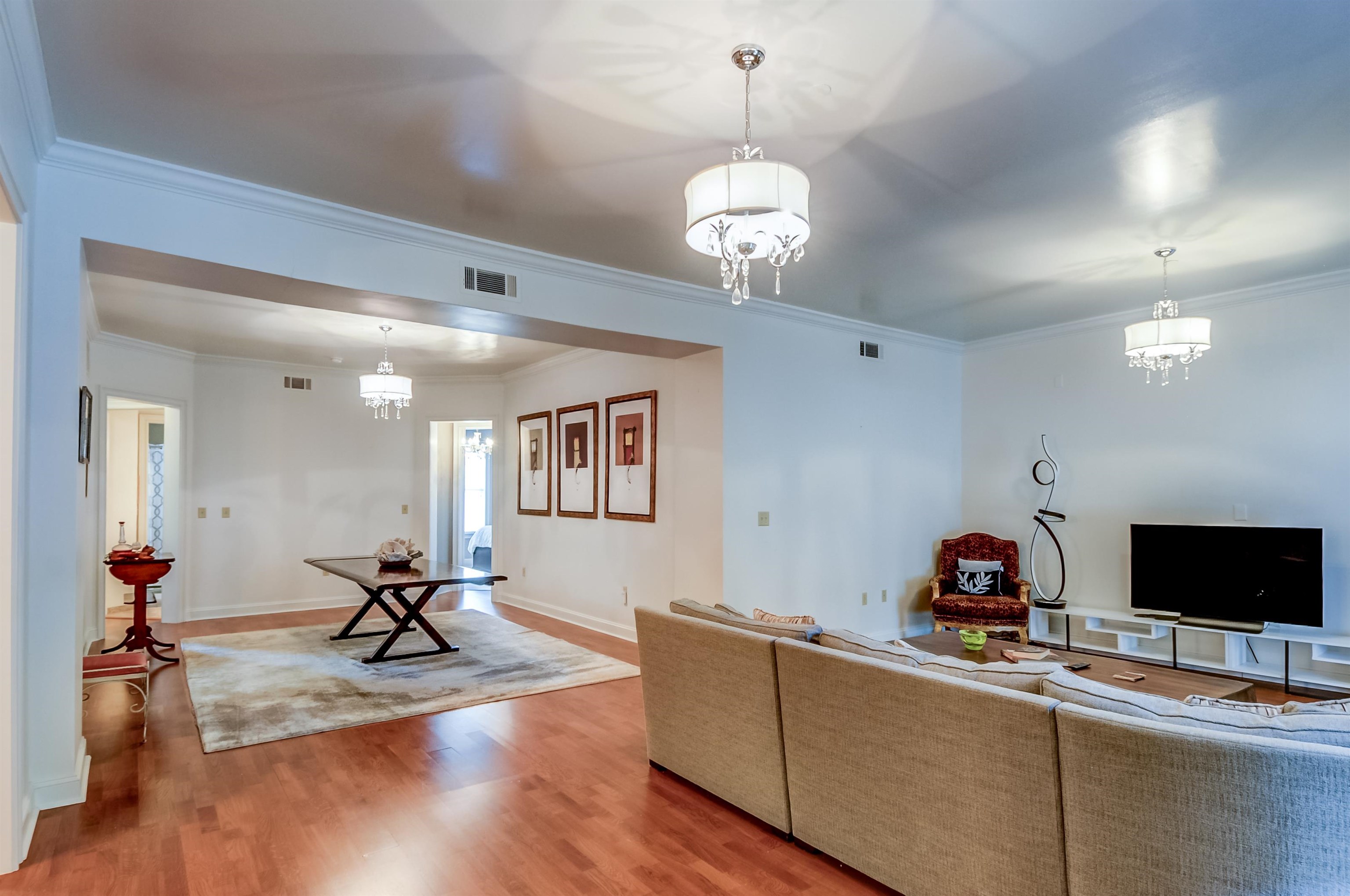 591 Lexington Road, Unit 303 Memphis, TN 38117 - Photo 12 of 34 a living room with furniture and a flat screen tv
