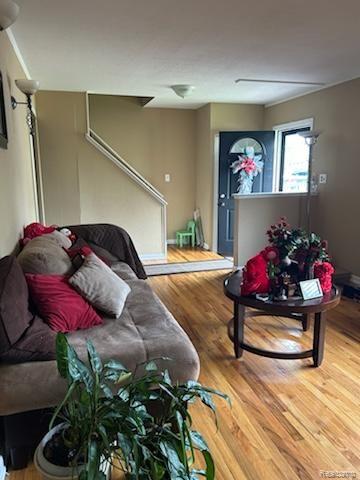 30225 Shiawassee Street Farmington, MI 48336 - Photo 5 of 9 Living Room