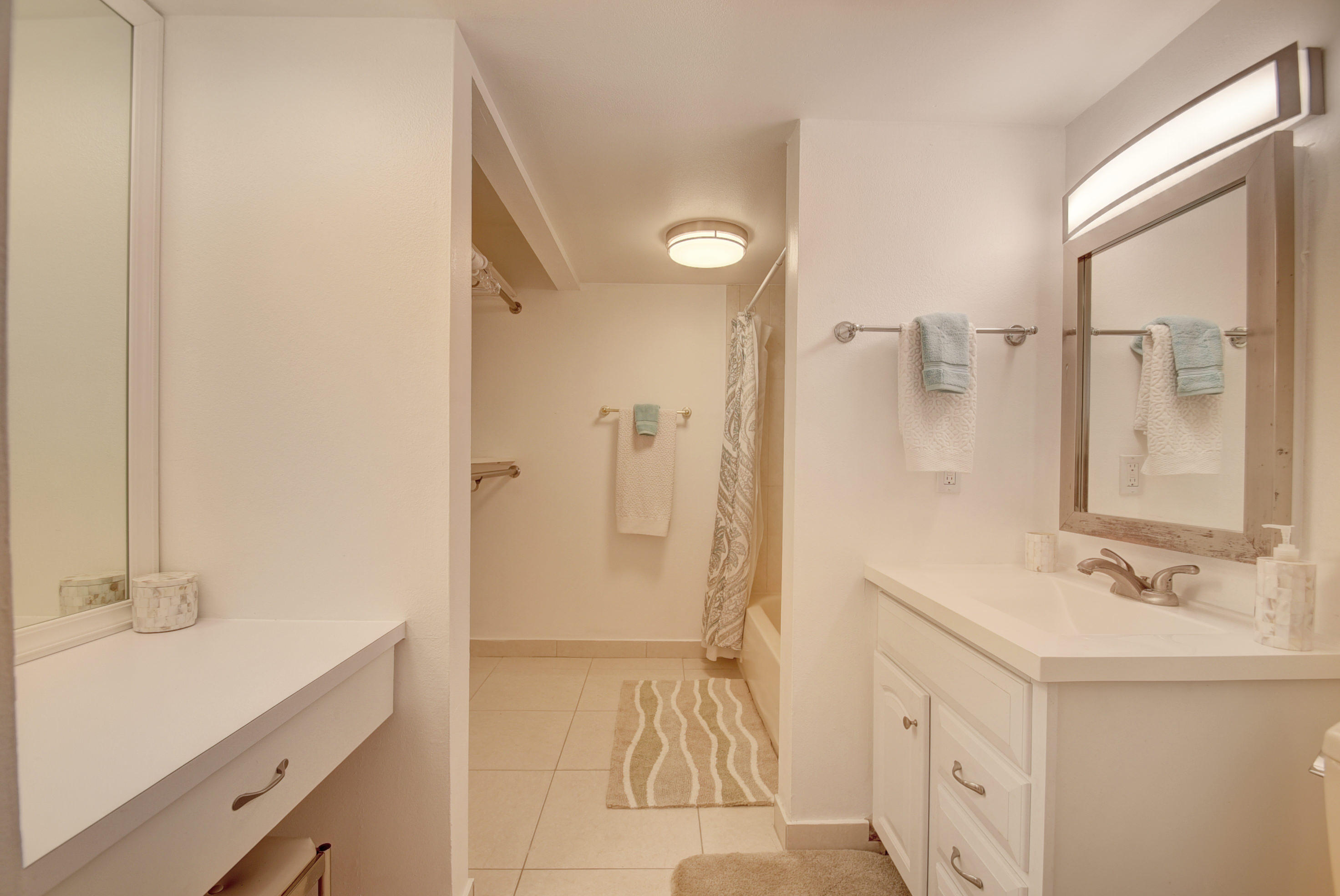 550 Southwest 2nd Avenue, Unit 125 Boca Raton, FL 33432 - Photo 8 of 14 Full Bathroom