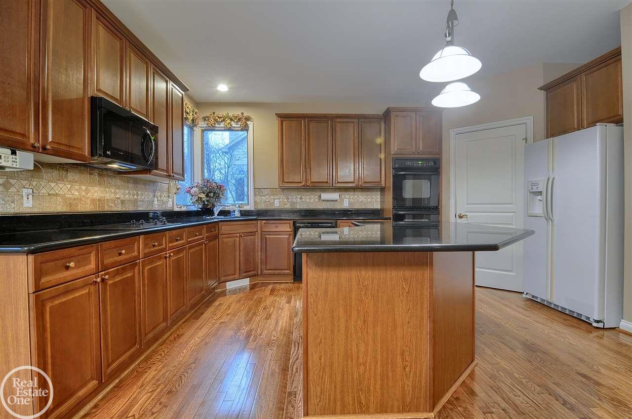 538 Springview Drive Rochester, MI 48307 - Photo 19 of 58 50031002-18.JPG