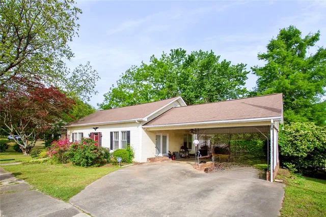 $239,000 | 208 Retreat Street, Westminster, SC 29693