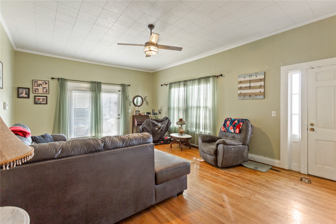 208 Retreat Street Westminster, SC 29693 - Photo 5 of 37