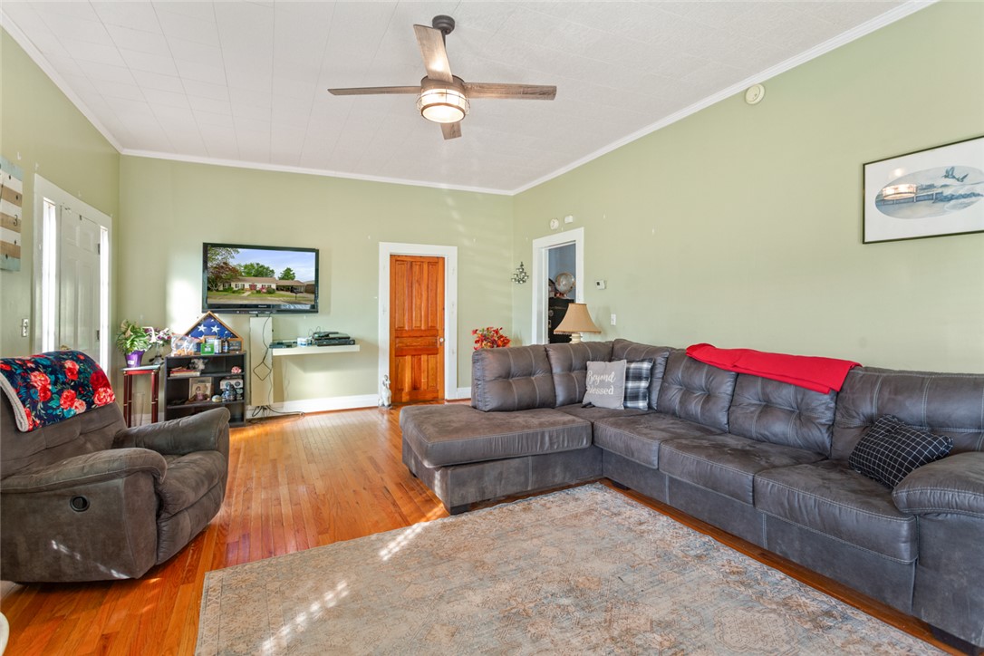 208 Retreat Street Westminster, SC 29693 - Photo 7 of 37