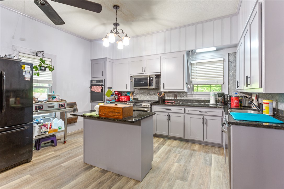 208 Retreat Street Westminster, SC 29693 - Photo 8 of 37