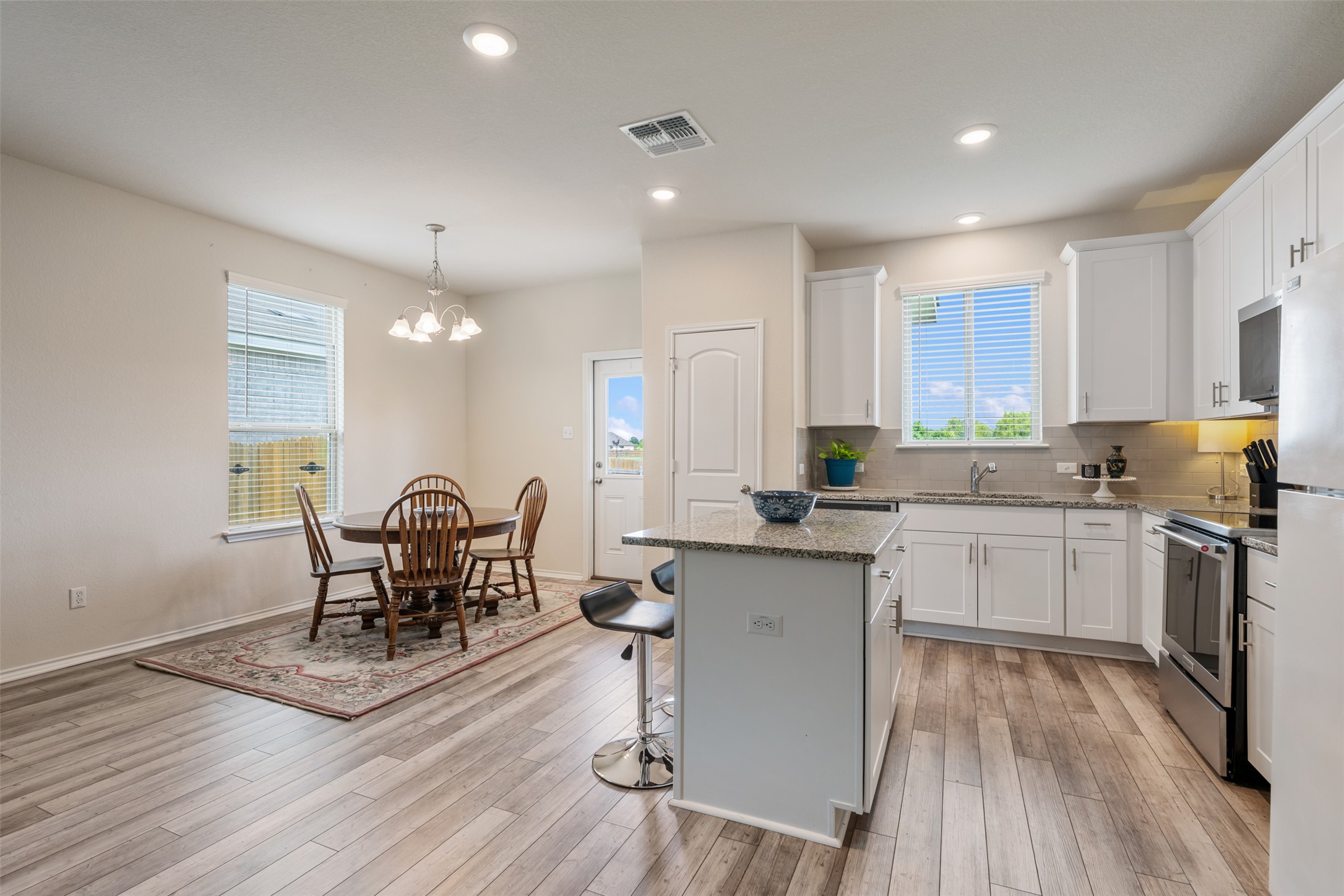 225 Gunther Way Taylor, TX 76574 - Photo 13 of 40