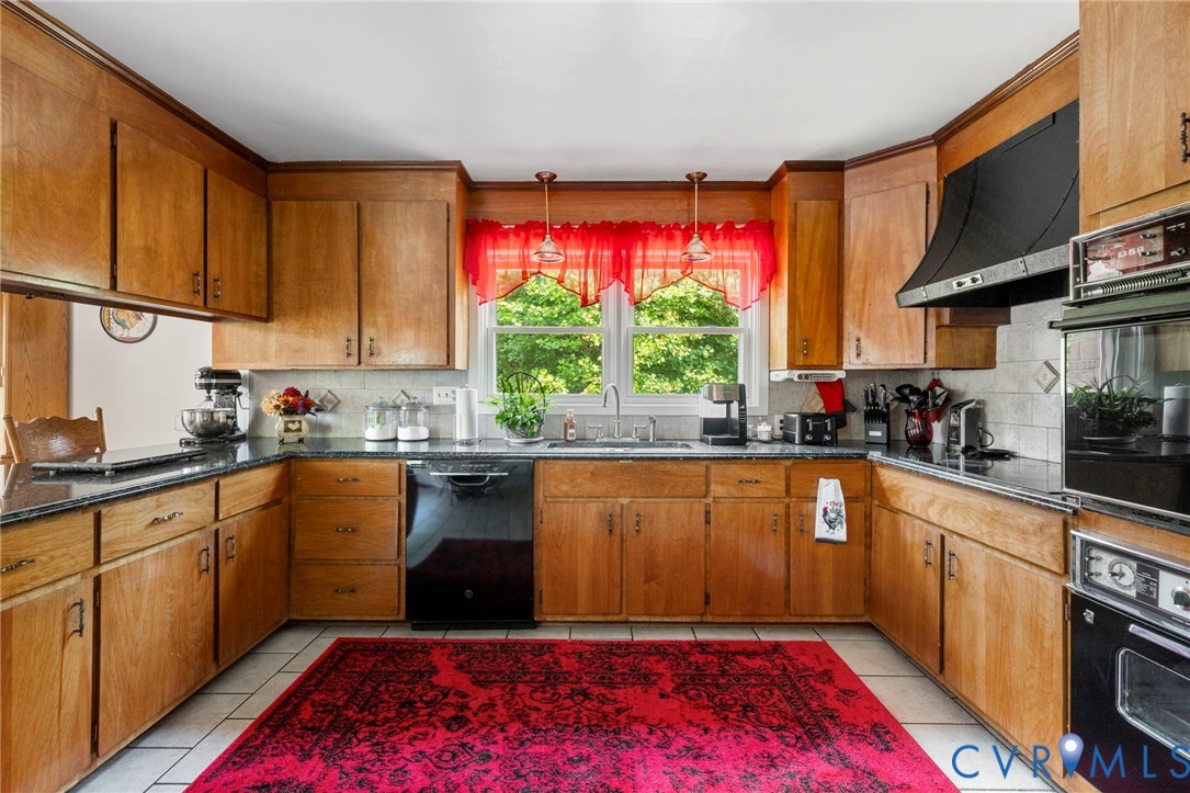 4512 Forrestal Road Chester, VA 23831 - Photo 9 of 47
