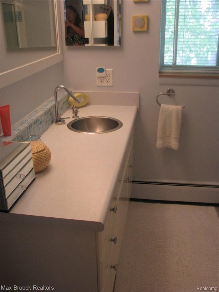 475 Miller Avenue Rochester, MI 48307 - Photo 4 of 25 IMG_7812.JPG