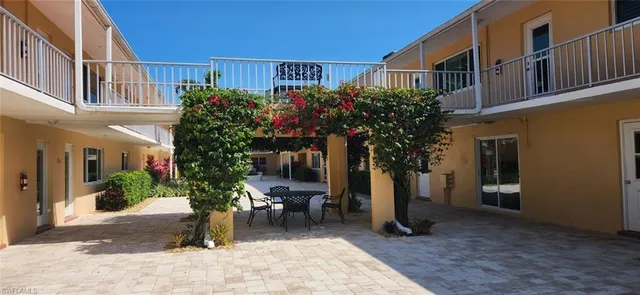 $2,395 | 548 Broad Avenue South, Unit 548, Naples, FL 34102