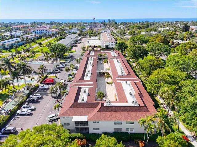 $2,395 | 548 Broad Avenue South, Unit 548, Naples, FL 34102