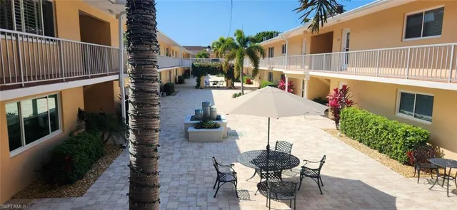 $2,395 | 548 Broad Avenue South, Unit 548, Naples, FL 34102